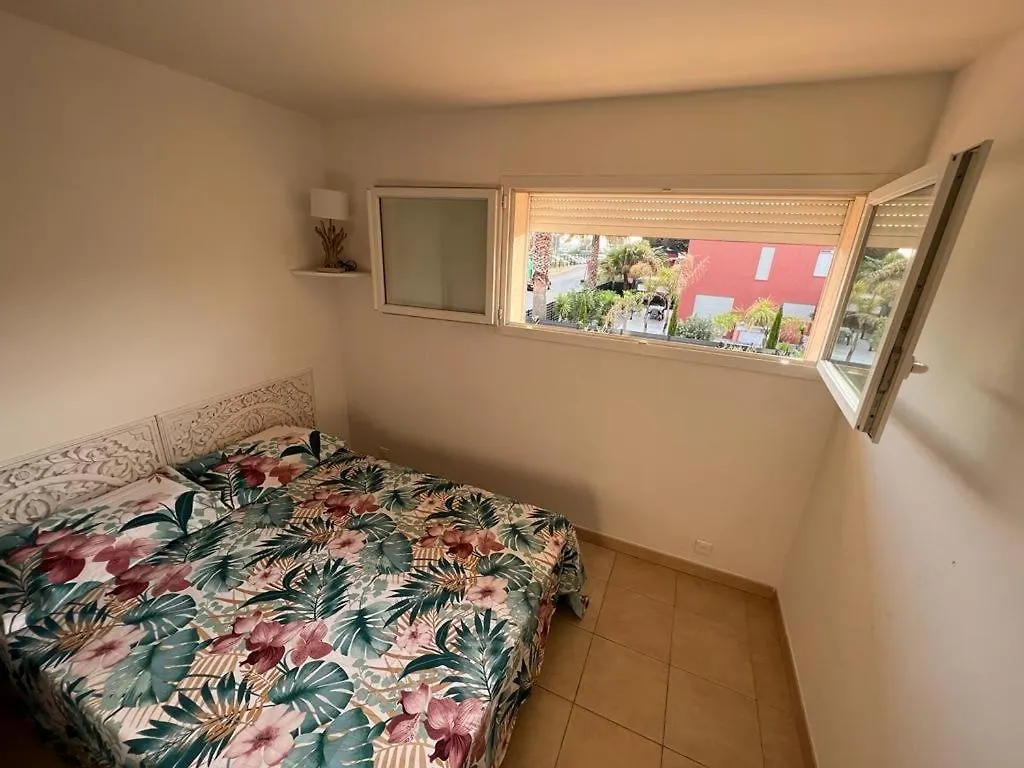 Plein Sud, bel appartement 20 mètres de la plage la Capte Hyères 0*,