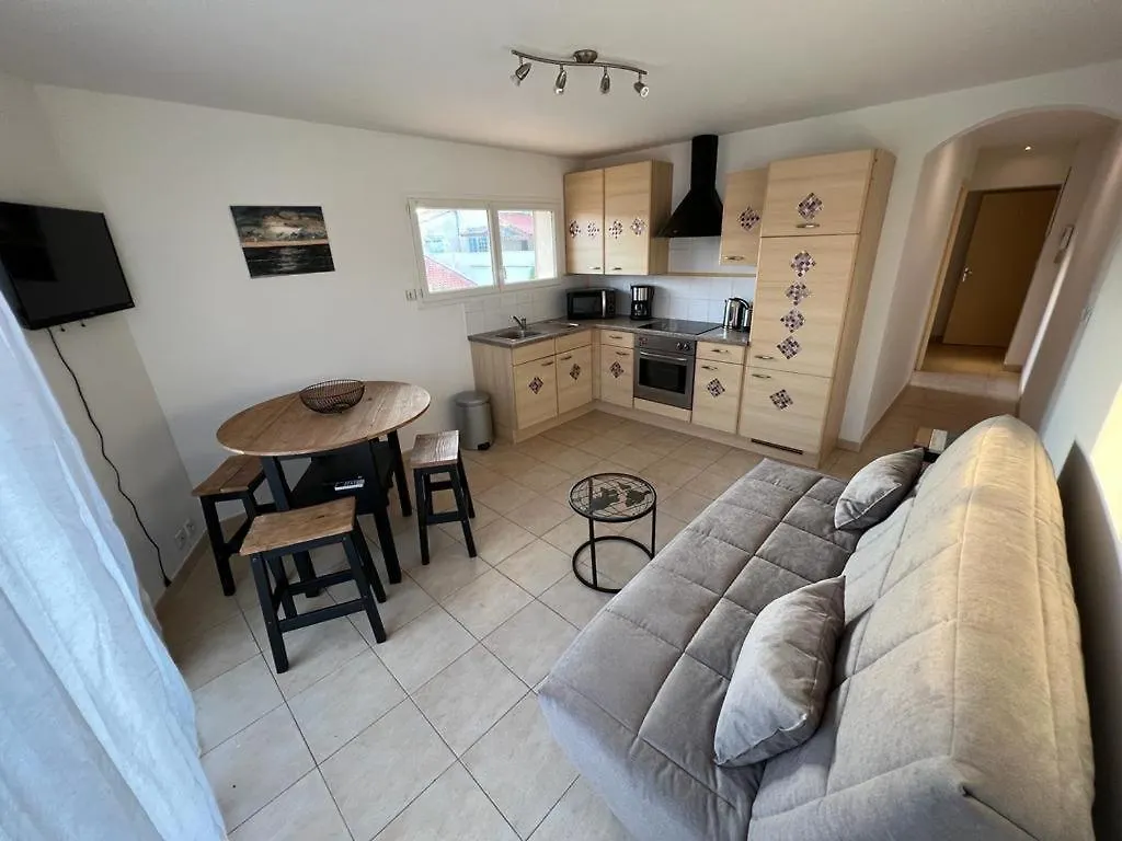Plein Sud, Bel Appartement 20 Metres De La Plage La Capte Hyères 0*,  Frankrig